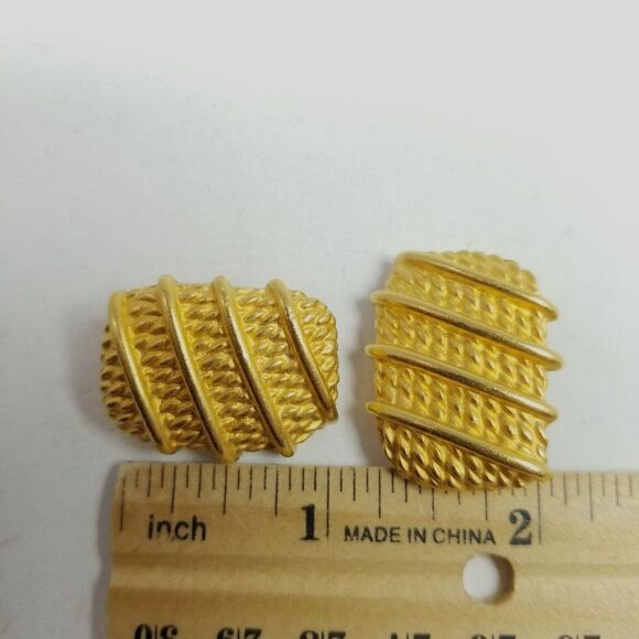 Vintage Retro Gold Tone Clip On Earrings, Textured Rectangle Shape, Funky 80s - Picture 4 of 6